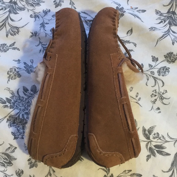 UGG KIDS DAKOTA MOCCASINS - Picture 4 of 6